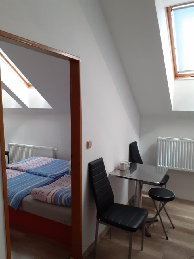 Penzion Fontana Mikulov Exteriör bild