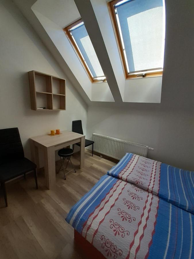 Penzion Fontana Mikulov Exteriör bild