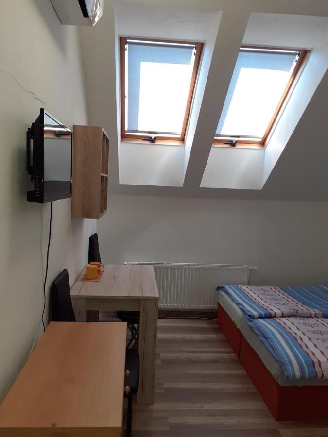 Penzion Fontana Mikulov Exteriör bild