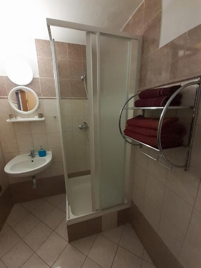 Penzion Fontana Mikulov Exteriör bild