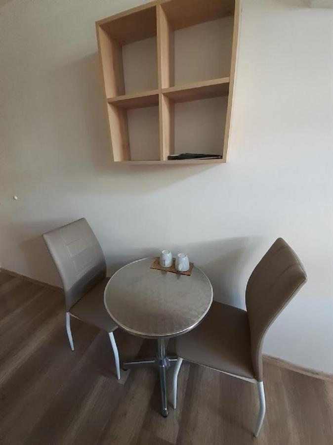 Penzion Fontana Mikulov Exteriör bild